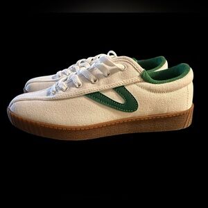 NIB Women’s Tretorn Nylite Plus Canvas Sneakers comfort insole- US 7 M